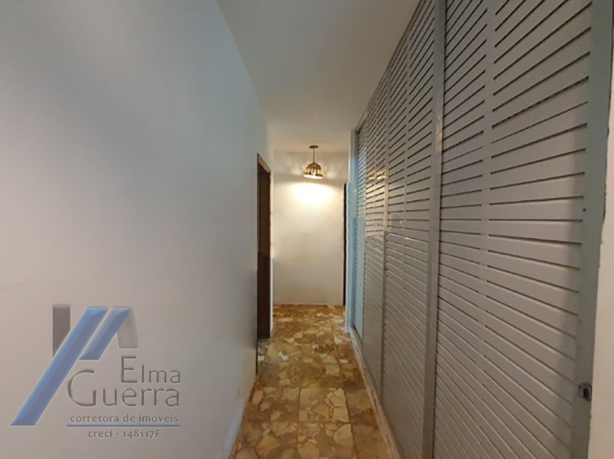 Ubatuba, Itamambuca - Casa com com 05 dormitorios sendo 04 suites com terreno 510 m2, à 100 metros do mar.