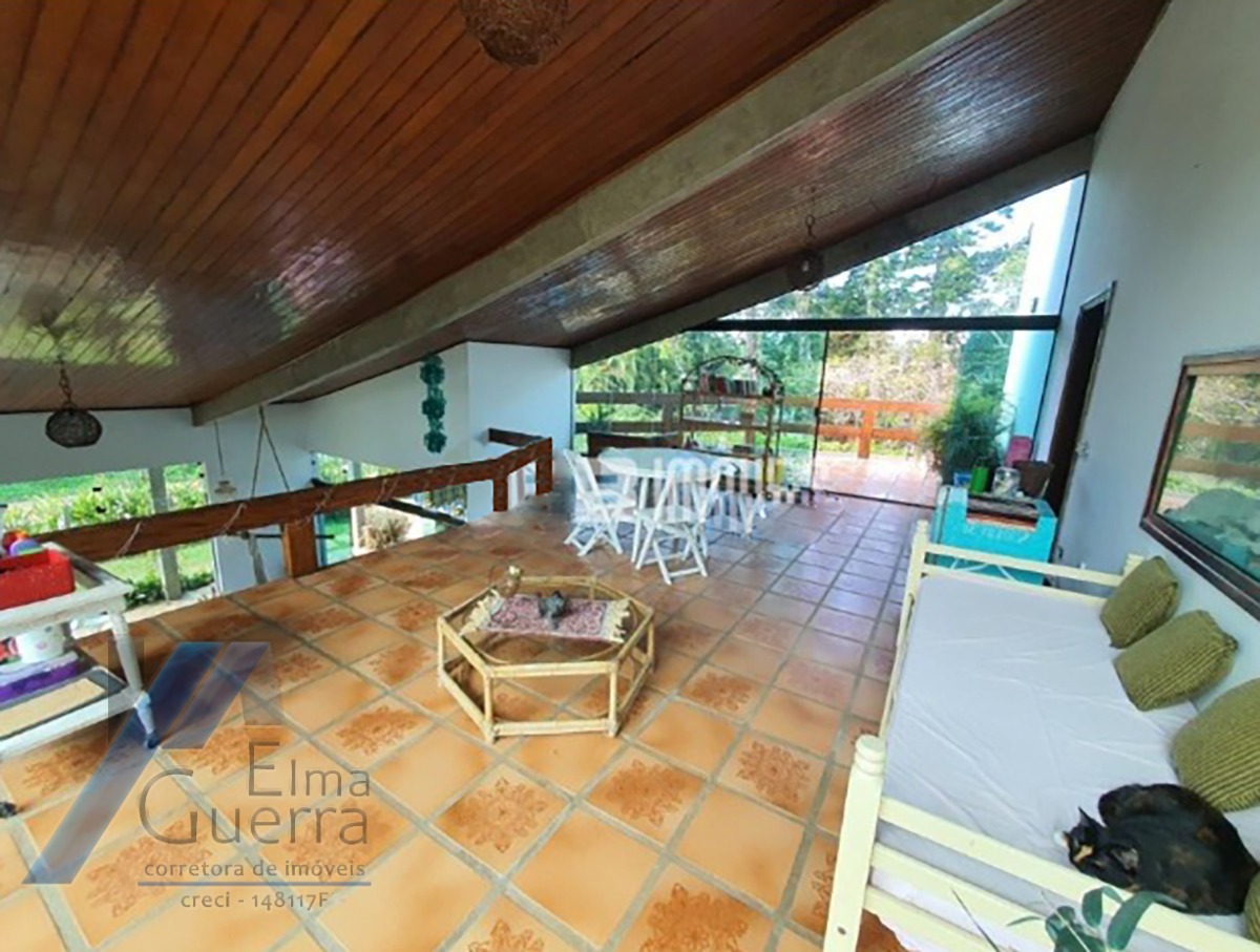 Ubatuba, Itamambuca - Casa com com 05 dormitorios sendo 04 suites com terreno 510 m2, à 100 metros do mar.