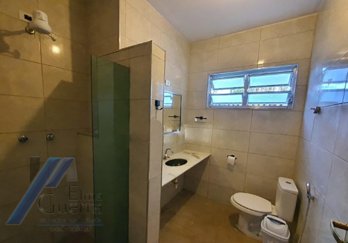 Ubatuba, Itamambuca - Casa com com 05 dormitorios sendo 04 suites com terreno 510 m2, à 100 metros do mar.