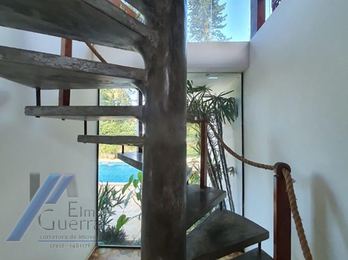 Ubatuba, Itamambuca - Casa com com 05 dormitorios sendo 04 suites com terreno 510 m2, à 100 metros do mar.