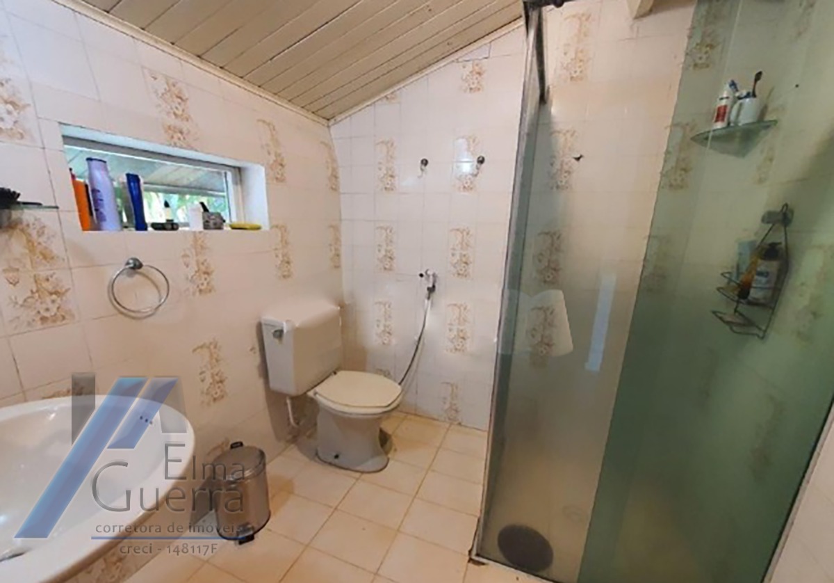 Ubatuba, Itamambuca - Casa com com 05 dormitorios sendo 04 suites com terreno 510 m2, à 100 metros do mar.