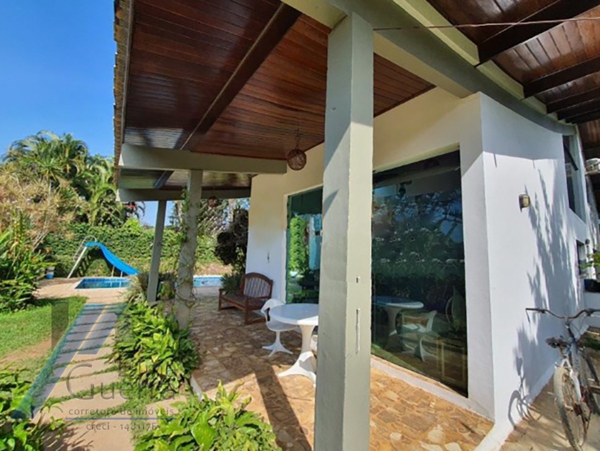 Ubatuba, Itamambuca - Casa com com 05 dormitorios sendo 04 suites com terreno 510 m2, à 100 metros do mar.