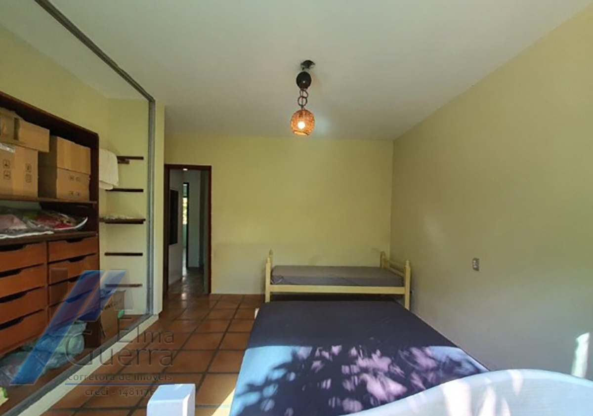 Ubatuba, Itamambuca - Casa com com 05 dormitorios sendo 04 suites com terreno 510 m2, à 100 metros do mar.