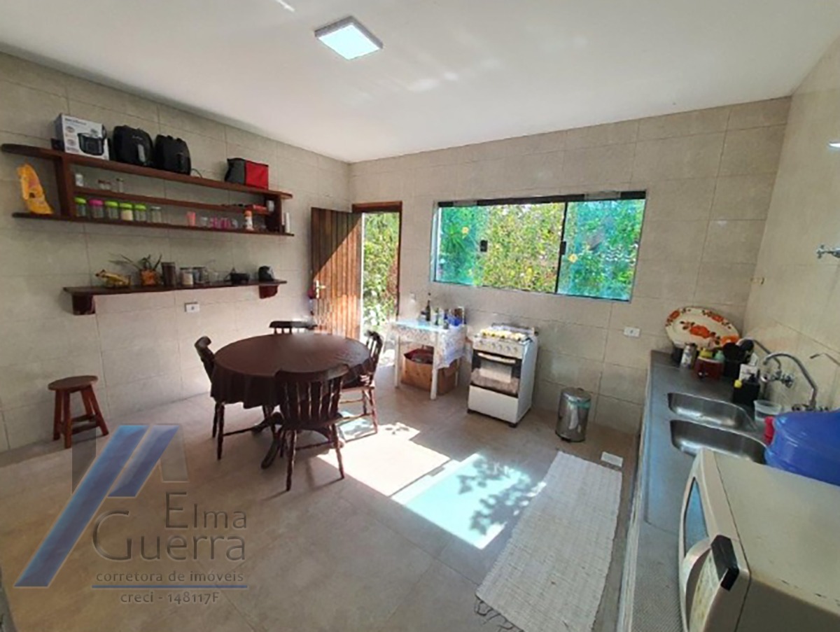 Ubatuba, Itamambuca - Casa com com 05 dormitorios sendo 04 suites com terreno 510 m2, à 100 metros do mar.