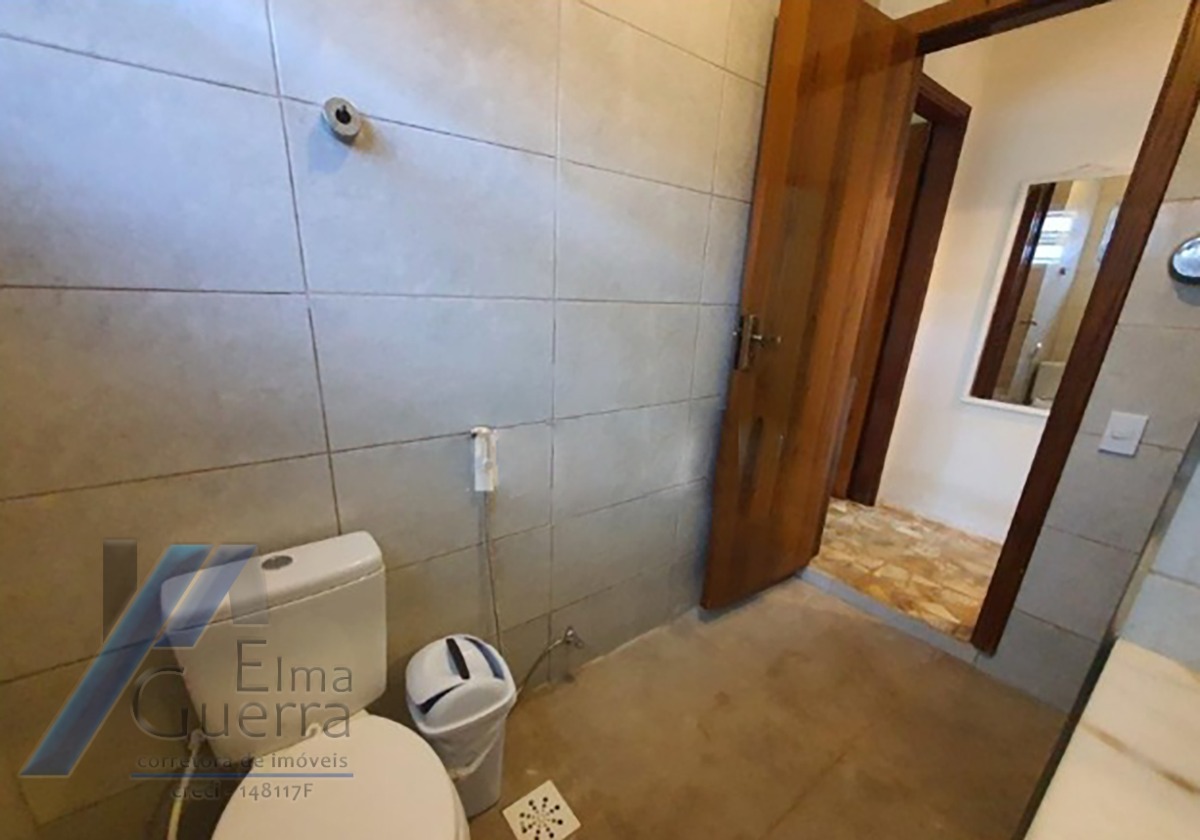 Ubatuba, Itamambuca - Casa com com 05 dormitorios sendo 04 suites com terreno 510 m2, à 100 metros do mar.