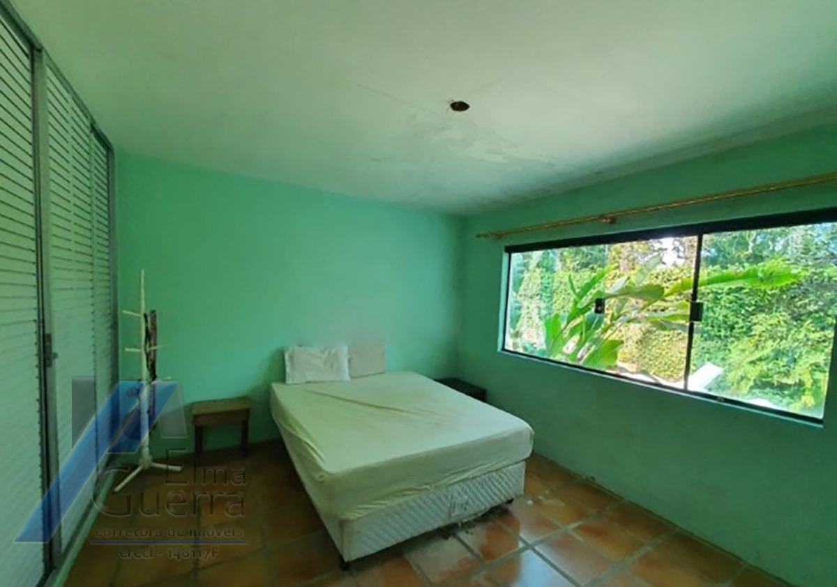 Ubatuba, Itamambuca - Casa com com 05 dormitorios sendo 04 suites com terreno 510 m2, à 100 metros do mar.