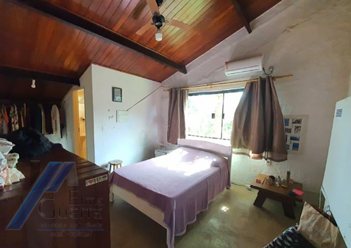 Ubatuba, Itamambuca - Casa com com 05 dormitorios sendo 04 suites com terreno 510 m2, à 100 metros do mar.