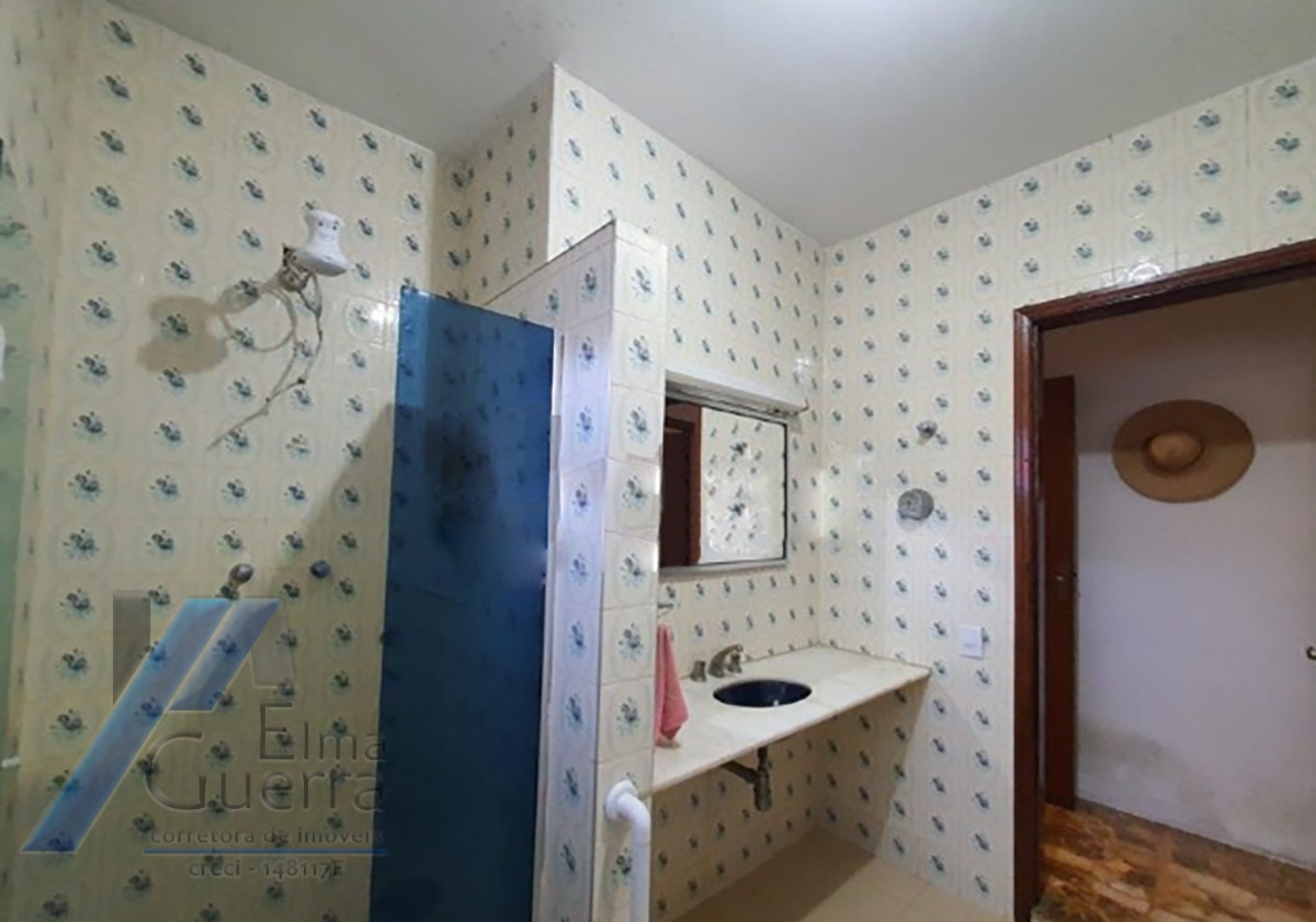 Ubatuba, Itamambuca - Casa com com 05 dormitorios sendo 04 suites com terreno 510 m2, à 100 metros do mar.