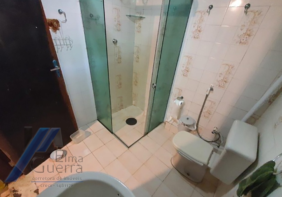 Ubatuba, Itamambuca - Casa com com 05 dormitorios sendo 04 suites com terreno 510 m2, à 100 metros do mar.