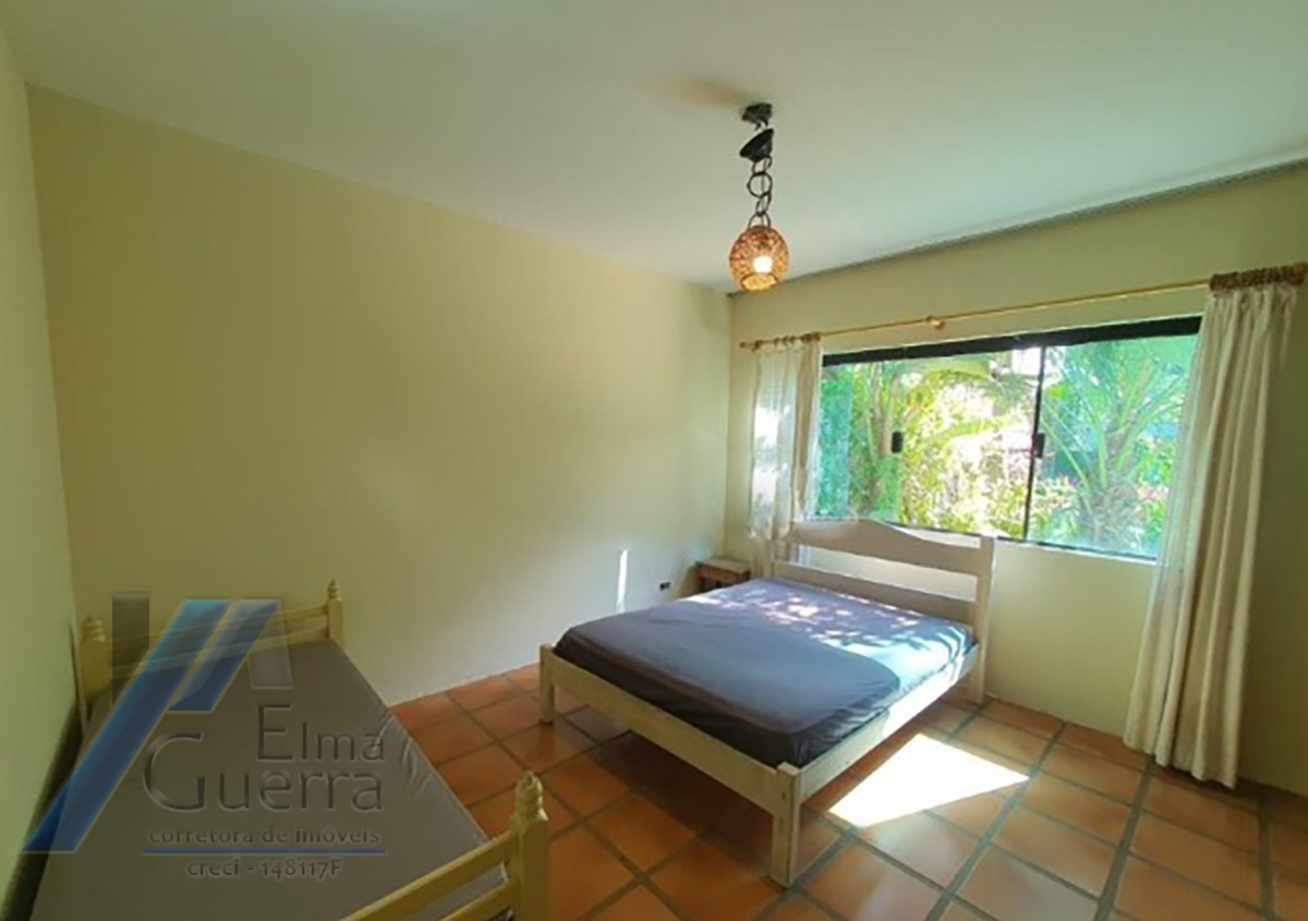 Ubatuba, Itamambuca - Casa com com 05 dormitorios sendo 04 suites com terreno 510 m2, à 100 metros do mar.
