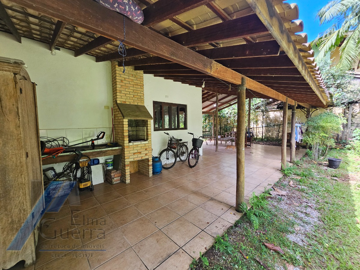 Ubatuba, Jardim Carolina - Casa com 714 m2 de terreno e área construída de 150m2, documentado.