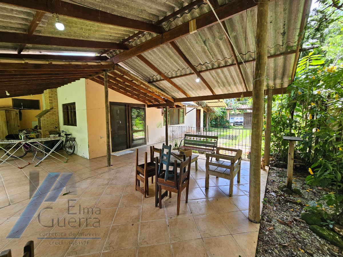 Ubatuba, Jardim Carolina - Casa com 714 m2 de terreno e área construída de 150m2, documentado.