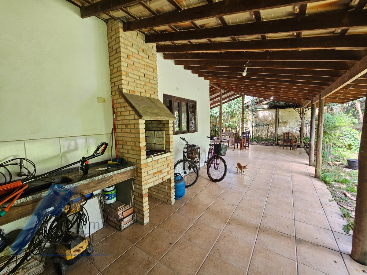 Ubatuba, Jardim Carolina - Casa com 714 m2 de terreno e área construída de 150m2, documentado.