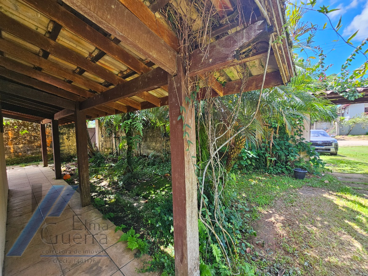 Ubatuba, Jardim Carolina - Casa com 714 m2 de terreno e área construída de 150m2, documentado.