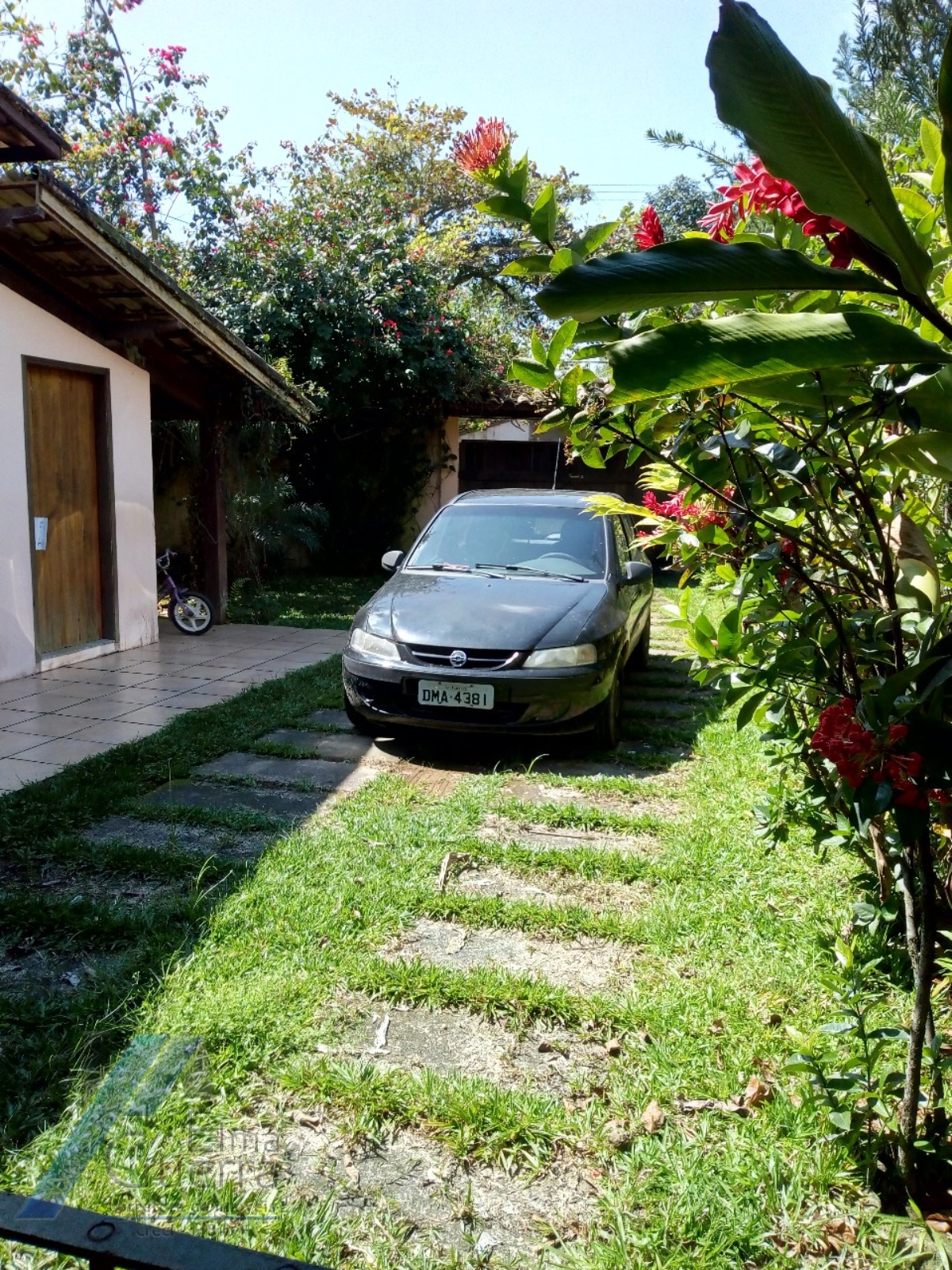 Ubatuba, Jardim Carolina - Casa com 714 m2 de terreno e área construída de 150m2, documentado.