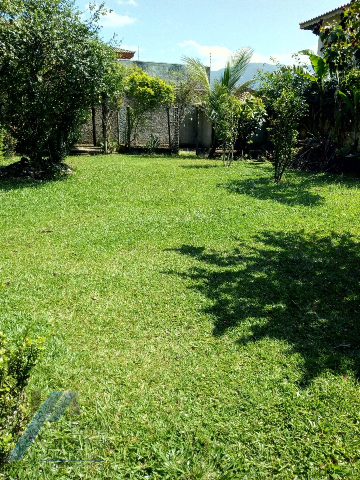 Ubatuba, Jardim Carolina - Casa com 714 m2 de terreno e área construída de 150m2, documentado.