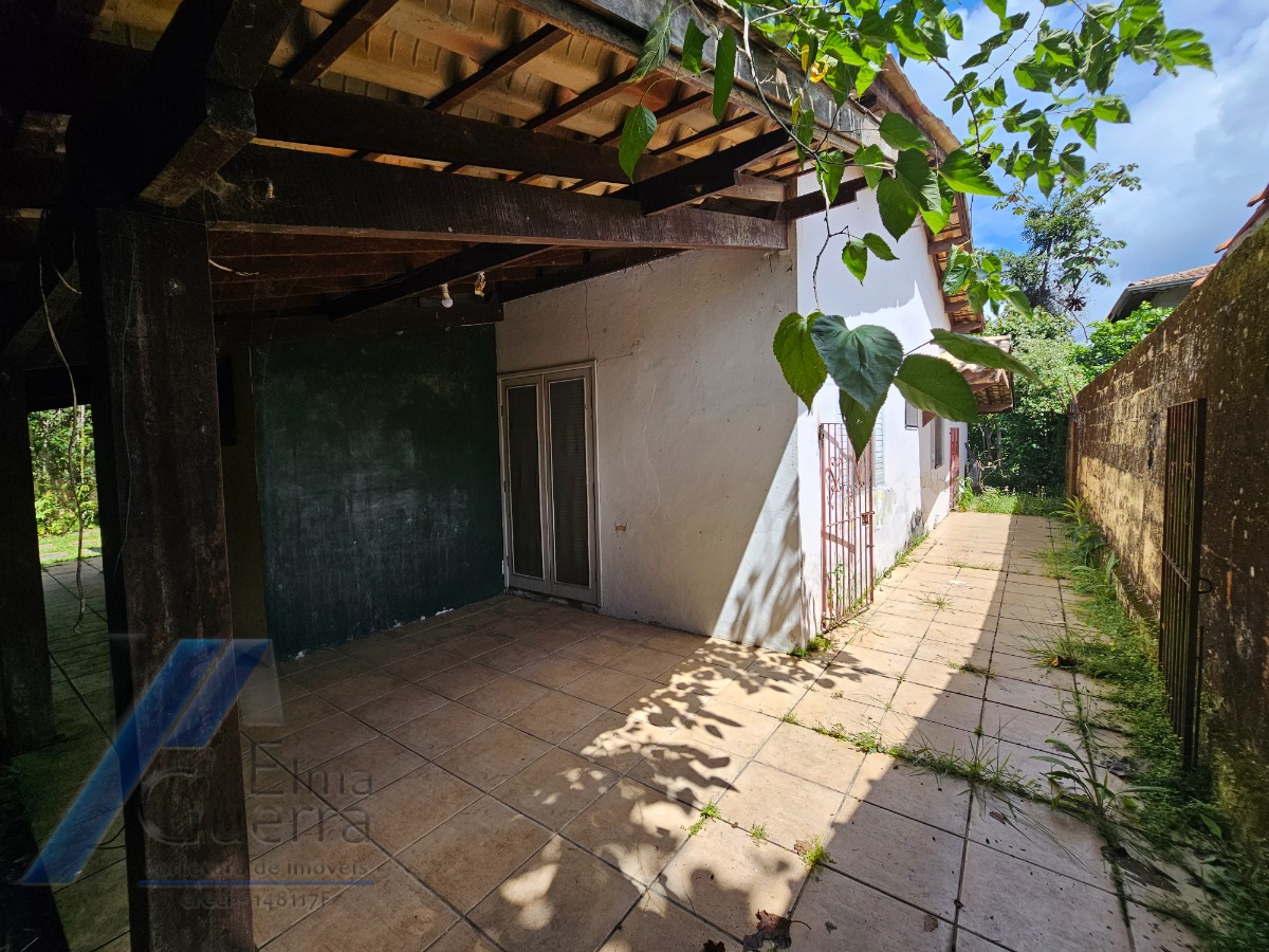 Ubatuba, Jardim Carolina - Casa com 714 m2 de terreno e área construída de 150m2, documentado.