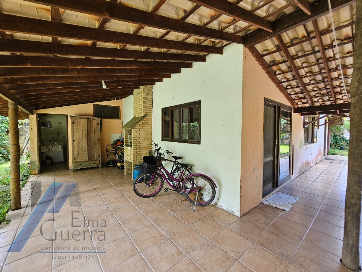 Ubatuba, Jardim Carolina - Casa com 714 m2 de terreno e área construída de 150m2, documentado.