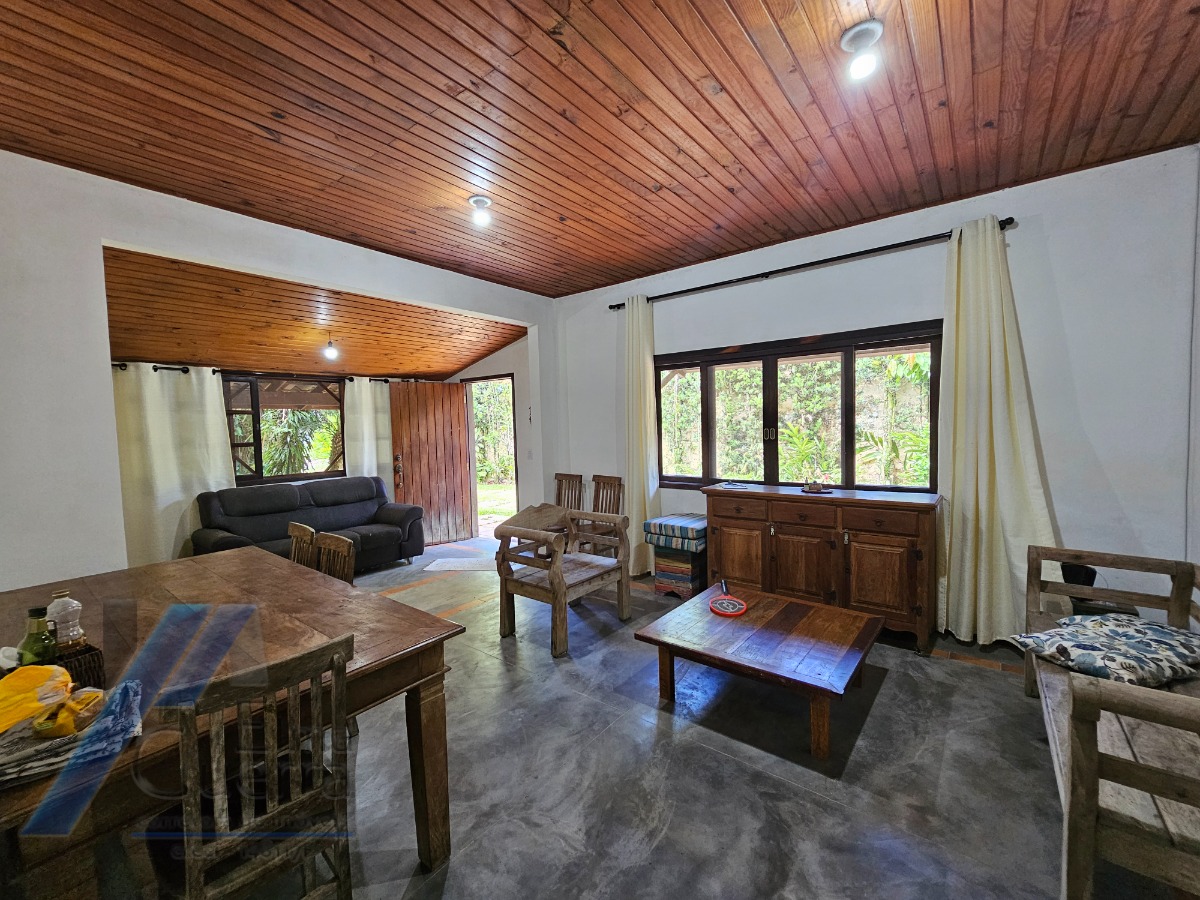 Ubatuba, Jardim Carolina - Casa com 714 m2 de terreno e área construída de 150m2, documentado.