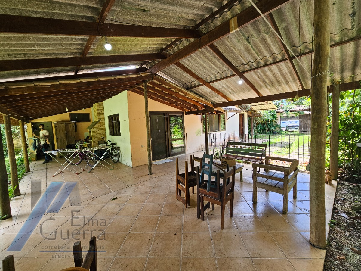 Ubatuba, Jardim Carolina - Casa com 714 m2 de terreno e área construída de 150m2, documentado.