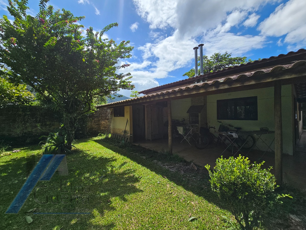 Ubatuba, Jardim Carolina - Casa com 714 m2 de terreno e área construída de 150m2, documentado.