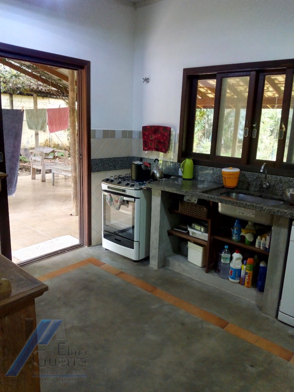 Ubatuba, Jardim Carolina - Casa com 714 m2 de terreno e área construída de 150m2, documentado.