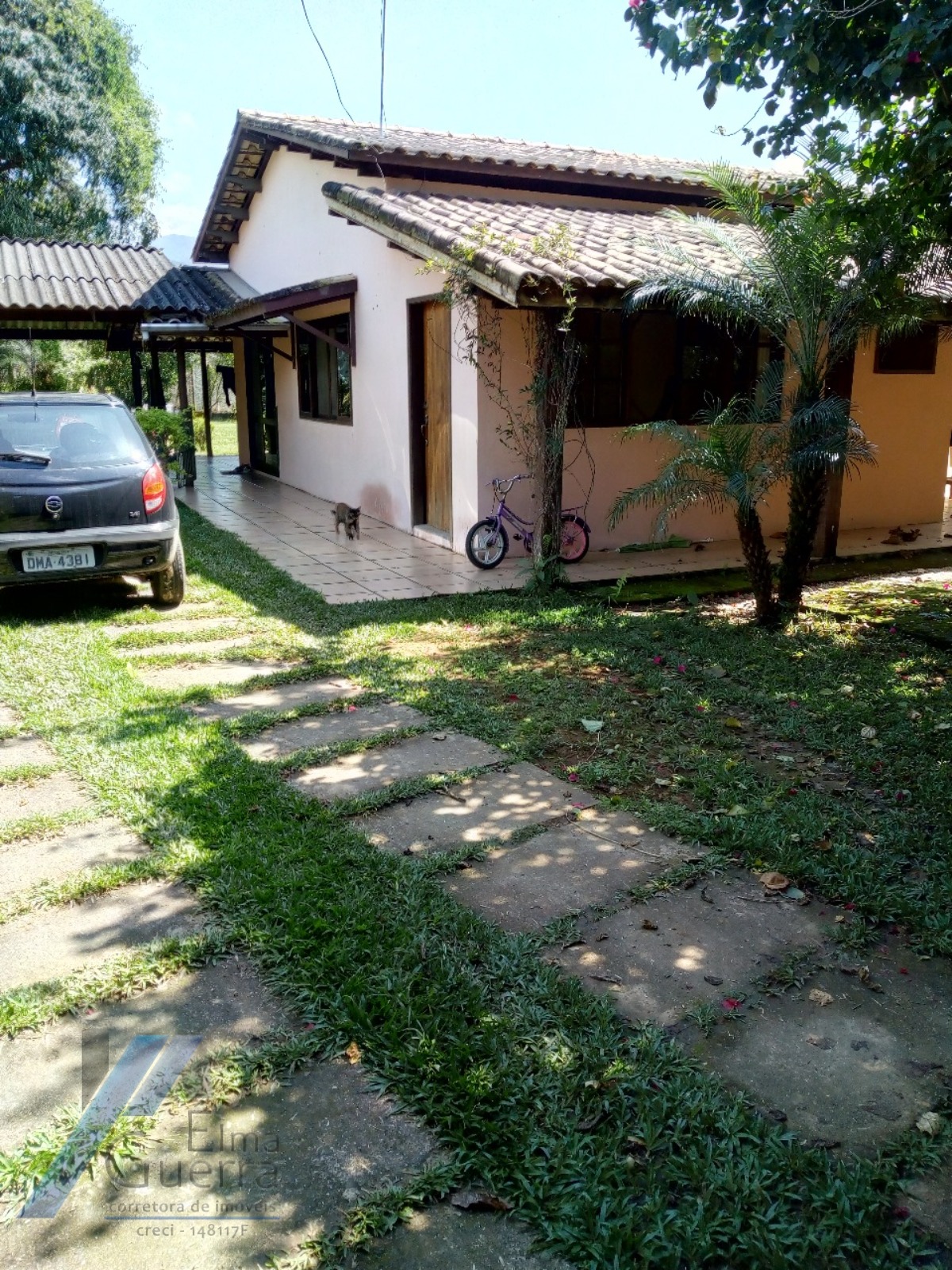 Ubatuba, Jardim Carolina - Casa com 714 m2 de terreno e área construída de 150m2, documentado.