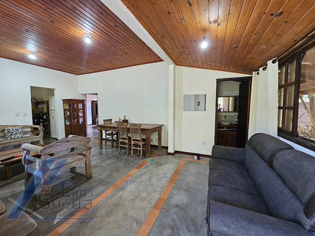 Ubatuba, Jardim Carolina - Casa com 714 m2 de terreno e área construída de 150m2, documentado.