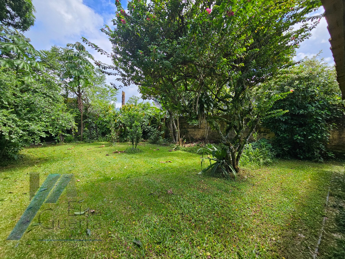 Ubatuba, Jardim Carolina - Casa com 714 m2 de terreno e área construída de 150m2, documentado.