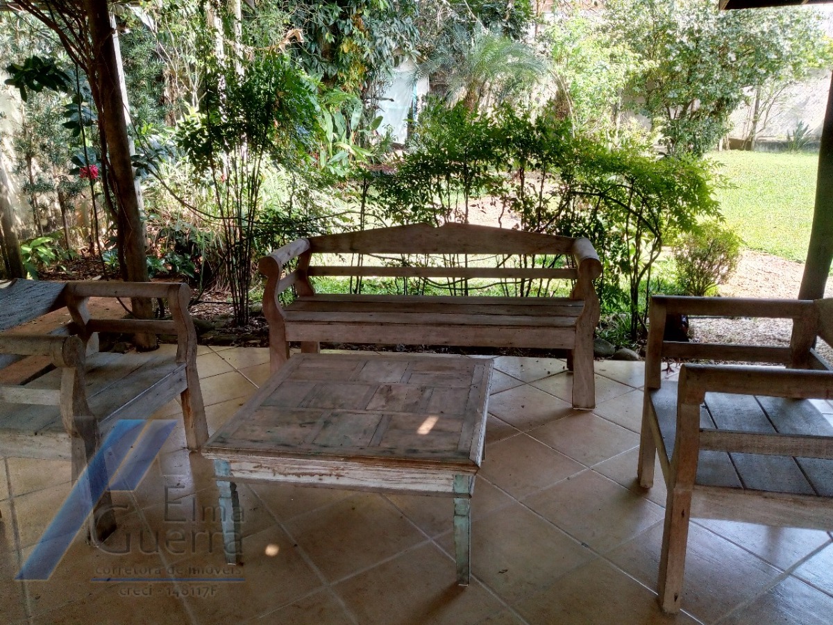 Ubatuba, Jardim Carolina - Casa com 714 m2 de terreno e área construída de 150m2, documentado.