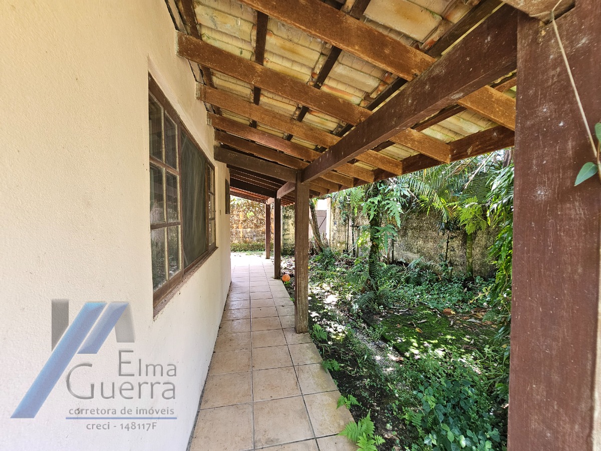 Ubatuba, Jardim Carolina - Casa com 714 m2 de terreno e área construída de 150m2, documentado.