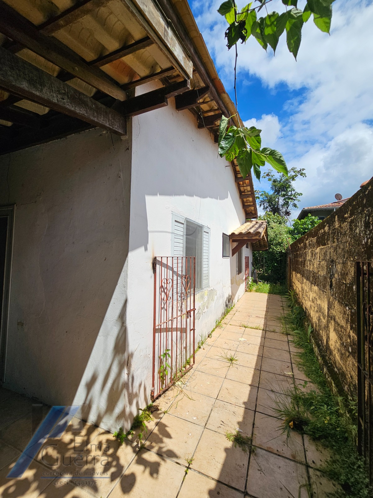 Ubatuba, Jardim Carolina - Casa com 714 m2 de terreno e área construída de 150m2, documentado.