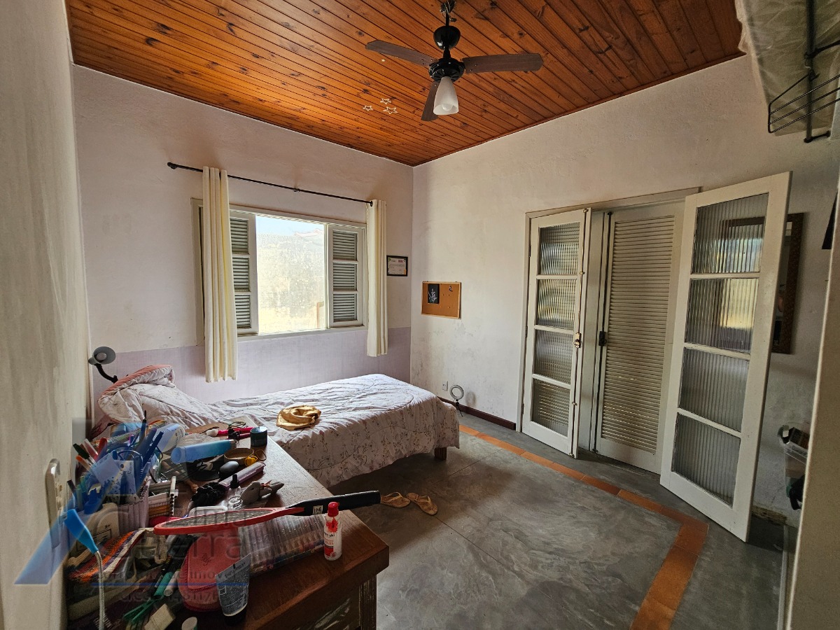 Ubatuba, Jardim Carolina - Casa com 714 m2 de terreno e área construída de 150m2, documentado.
