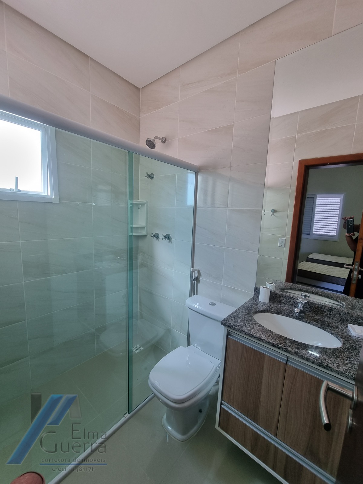 Ubatuba, Vivamar - Apartamento com 03 dormitorios sendo 03 suites, 240 m2 útil e vista para o mar.
