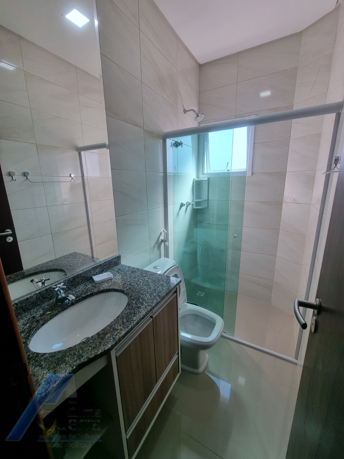 Ubatuba, Vivamar - Apartamento com 03 dormitorios sendo 03 suites, 240 m2 útil e vista para o mar.