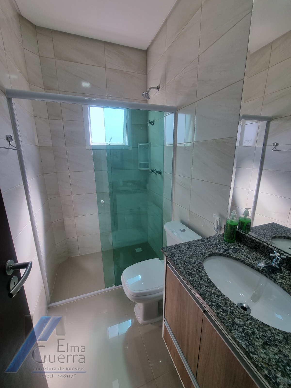 Ubatuba, Vivamar - Apartamento com 03 dormitorios sendo 03 suites, 240 m2 útil e vista para o mar.