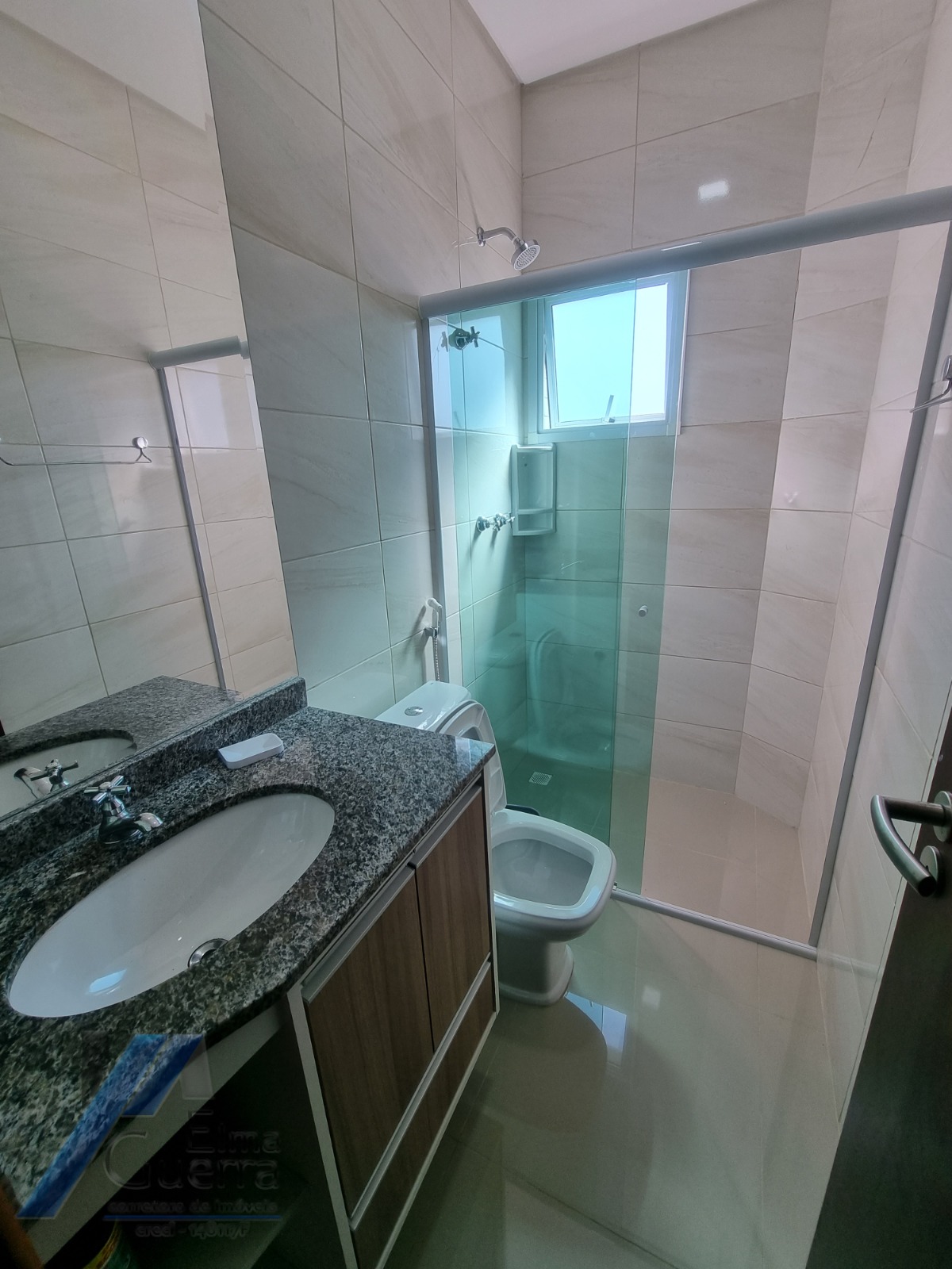 Ubatuba, Vivamar - Apartamento com 03 dormitorios sendo 03 suites, 240 m2 útil e vista para o mar.