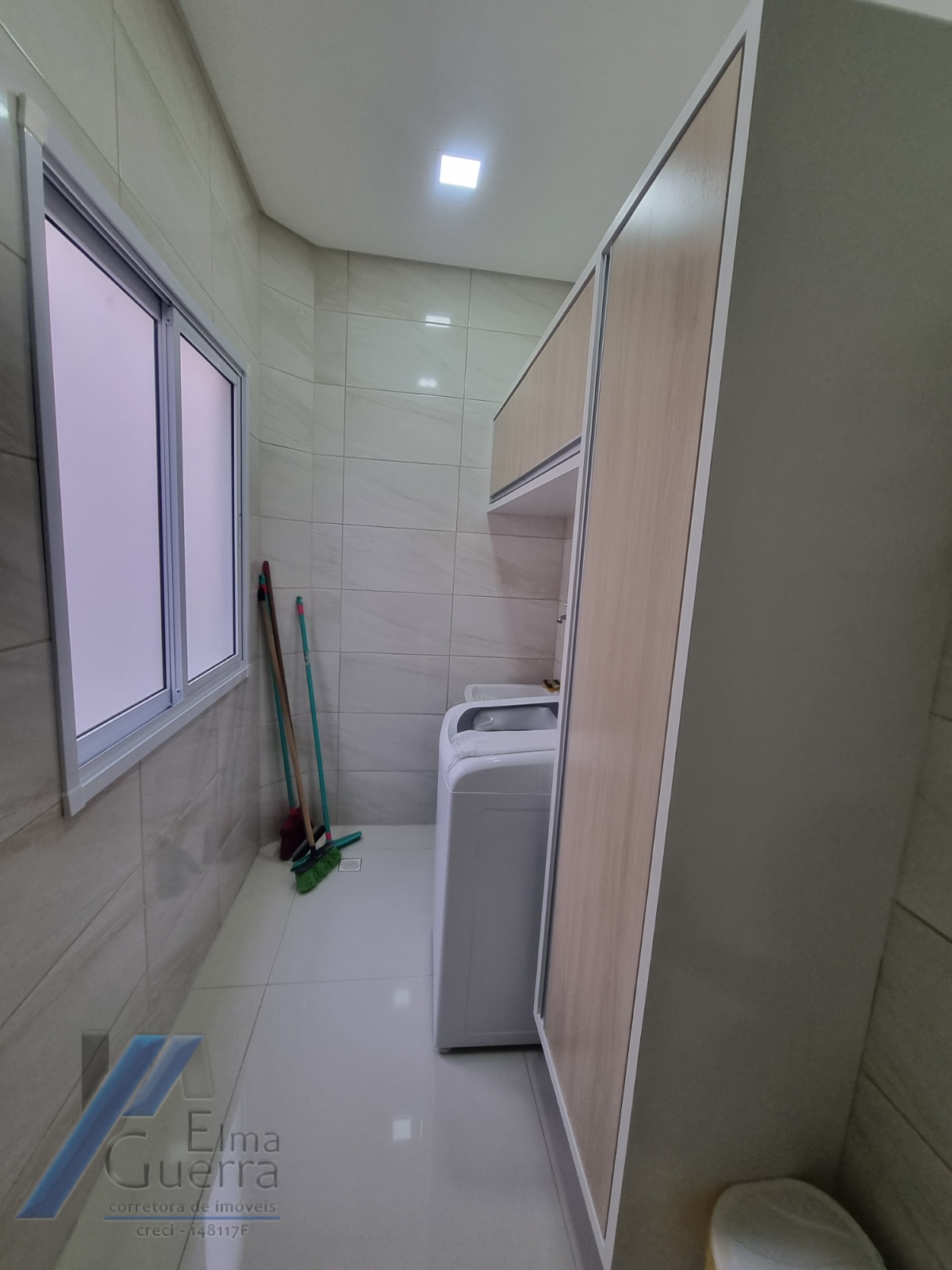 Ubatuba, Vivamar - Apartamento com 03 dormitorios sendo 03 suites, 240 m2 útil e vista para o mar.