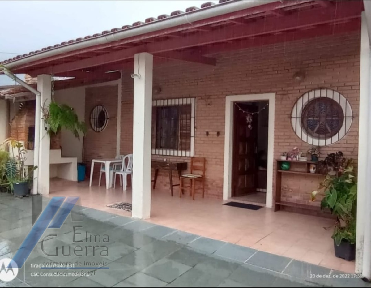 Casa à venda com 2 quartos, 100m² - Foto 1