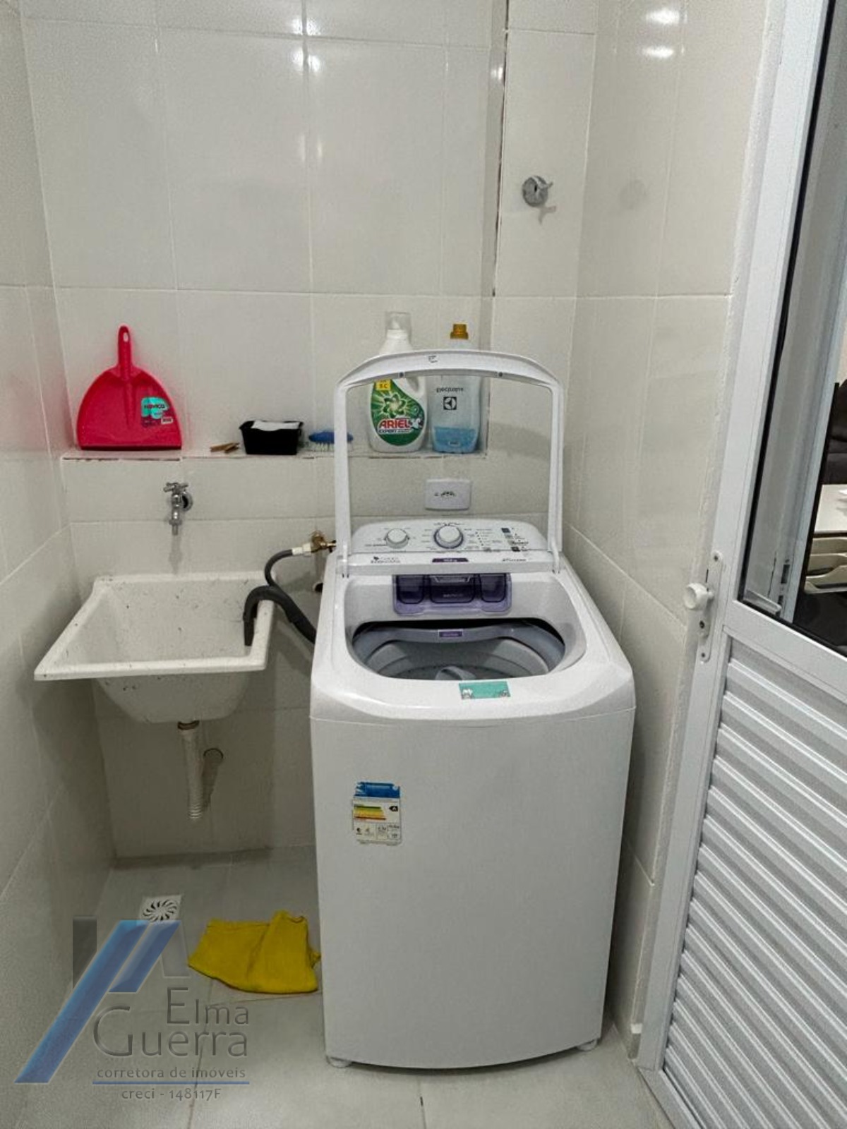 Ubatuba, Praia das Toninhas - Apartamento com 2 dormitórios sendo 01 suite a 300 metros do mar.
