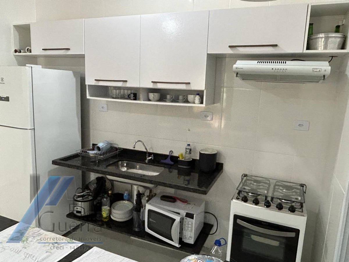 Ubatuba, Praia das Toninhas - Apartamento com 2 dormitórios sendo 01 suite a 300 metros do mar.