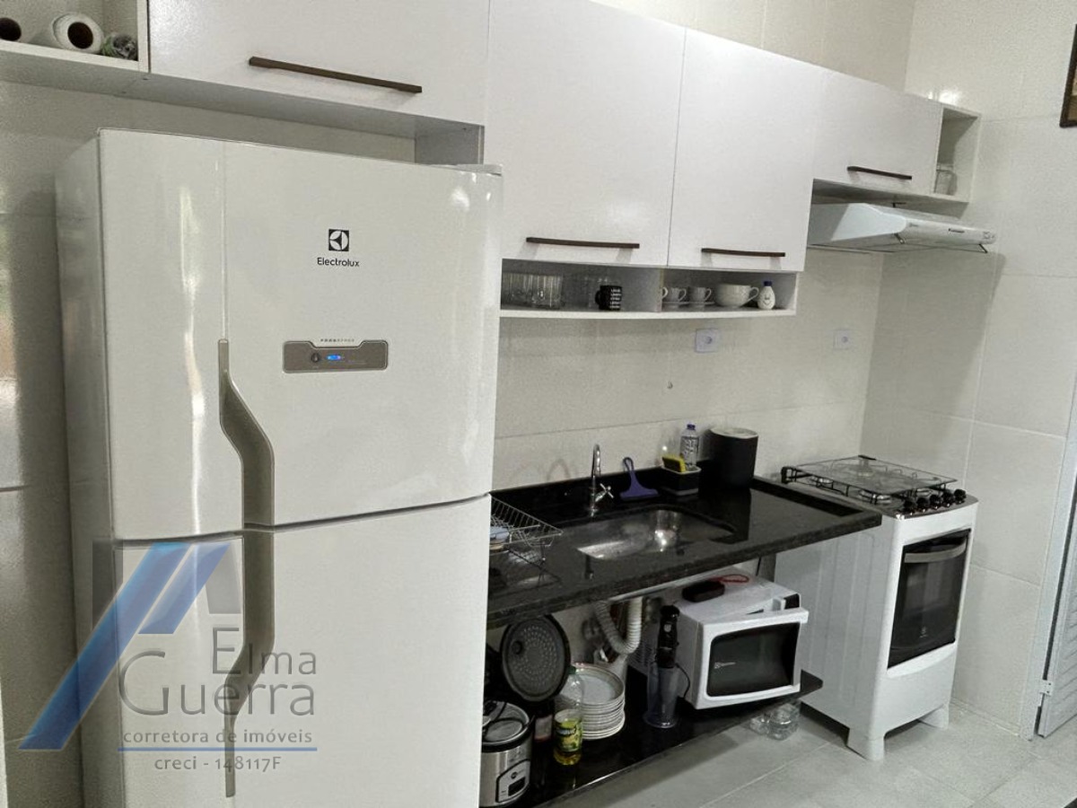 Ubatuba, Praia das Toninhas - Apartamento com 2 dormitórios sendo 01 suite a 300 metros do mar.