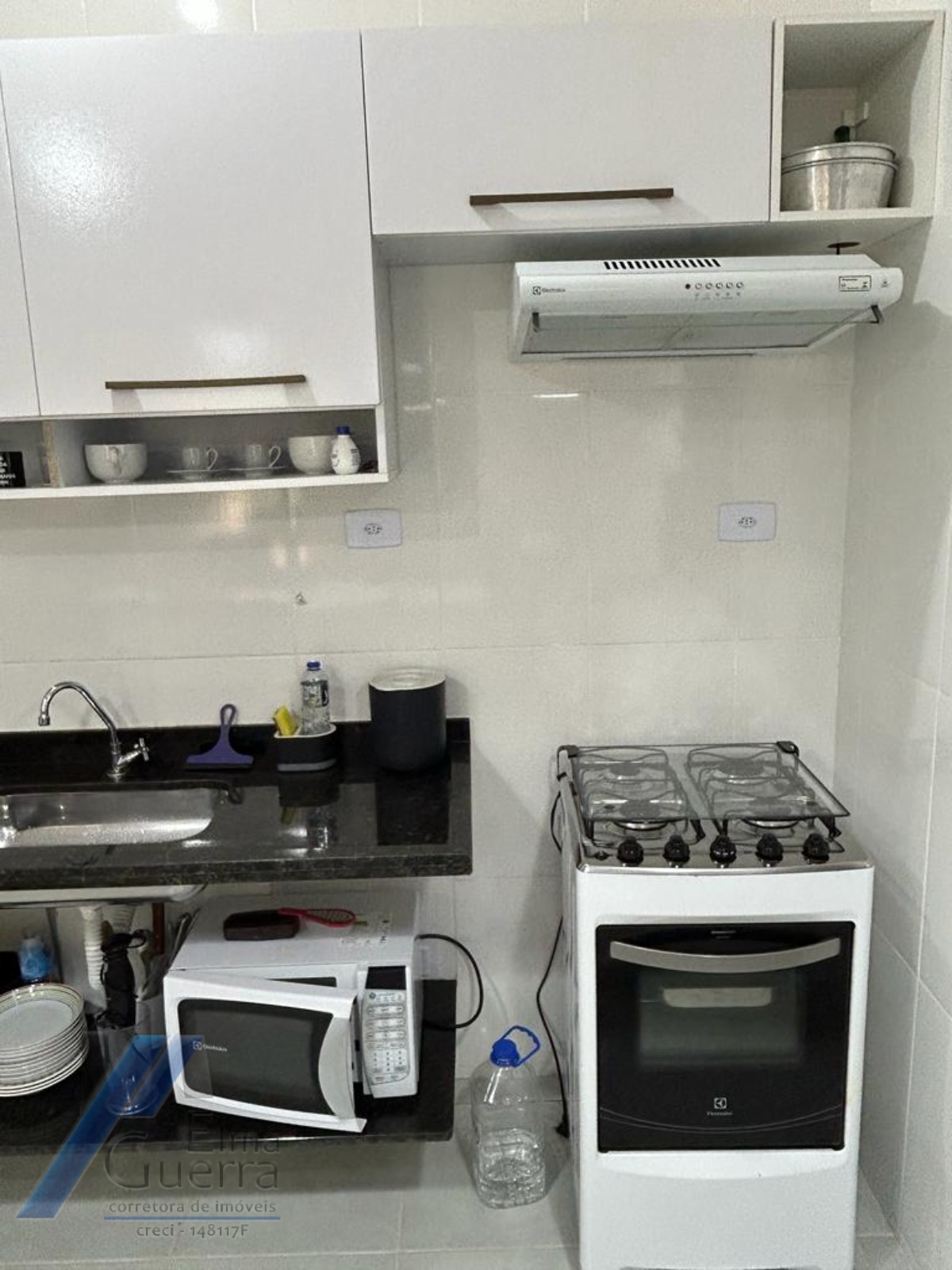 Ubatuba, Praia das Toninhas - Apartamento com 2 dormitórios sendo 01 suite a 300 metros do mar.