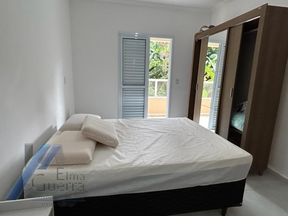Ubatuba, Praia das Toninhas - Apartamento com 2 dormitórios sendo 01 suite a 300 metros do mar.