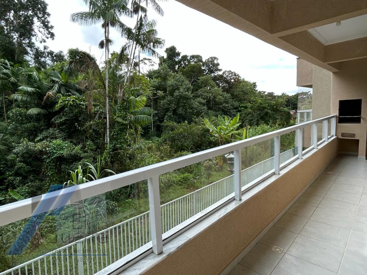 Ubatuba, Praia das Toninhas - Apartamento com 2 dormitórios sendo 01 suite a 300 metros do mar.