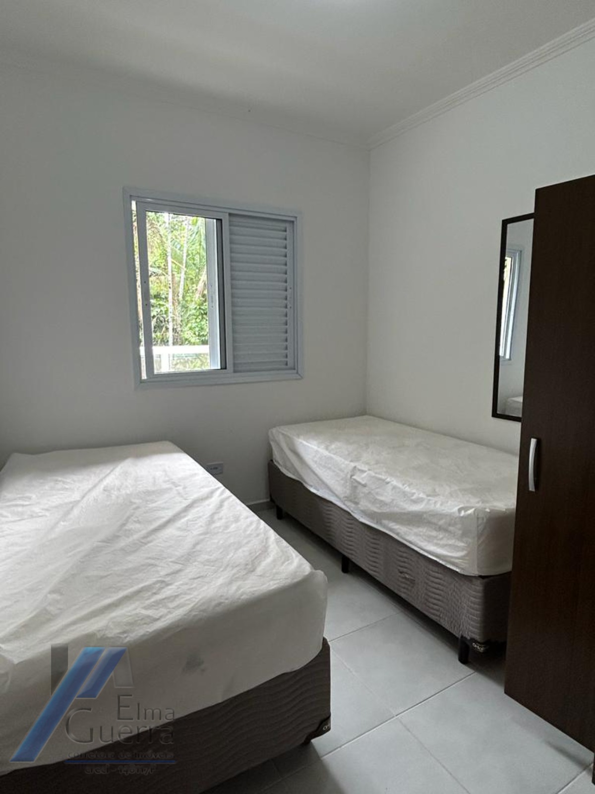 Ubatuba, Praia das Toninhas - Apartamento com 2 dormitórios sendo 01 suite a 300 metros do mar.