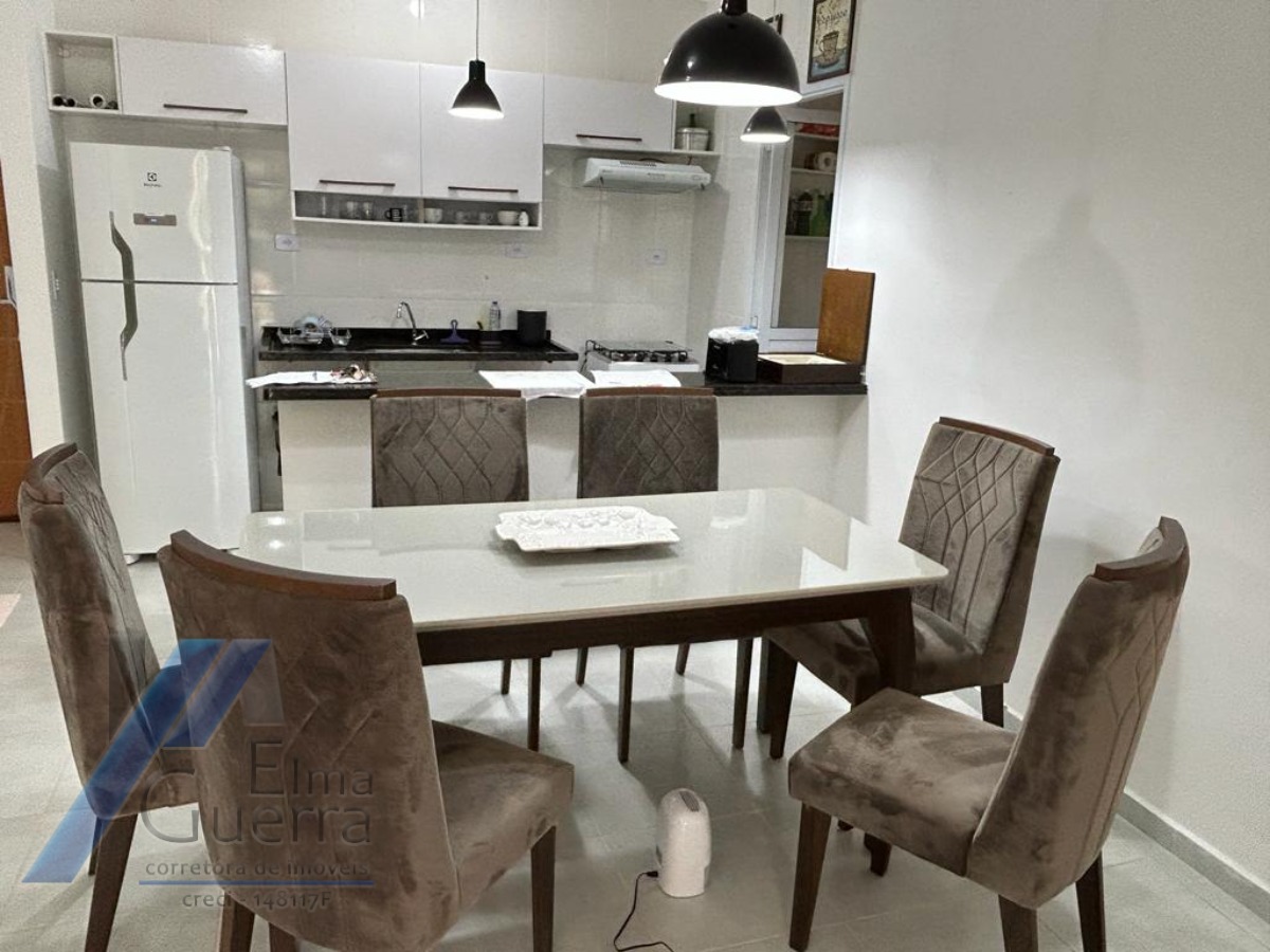 Ubatuba, Praia das Toninhas - Apartamento com 2 dormitórios sendo 01 suite a 300 metros do mar.