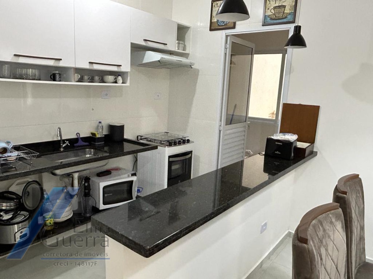 Ubatuba, Praia das Toninhas - Apartamento com 2 dormitórios sendo 01 suite a 300 metros do mar.