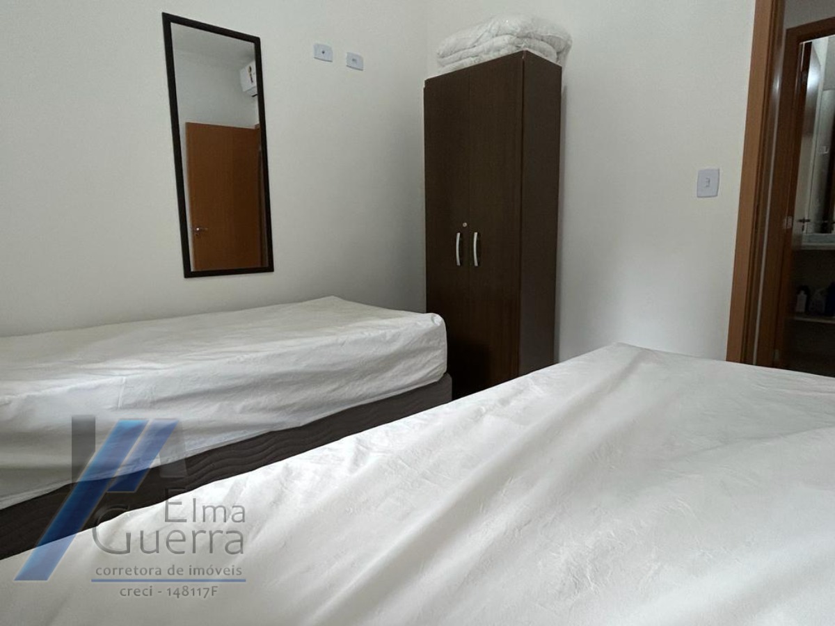 Ubatuba, Praia das Toninhas - Apartamento com 2 dormitórios sendo 01 suite a 300 metros do mar.