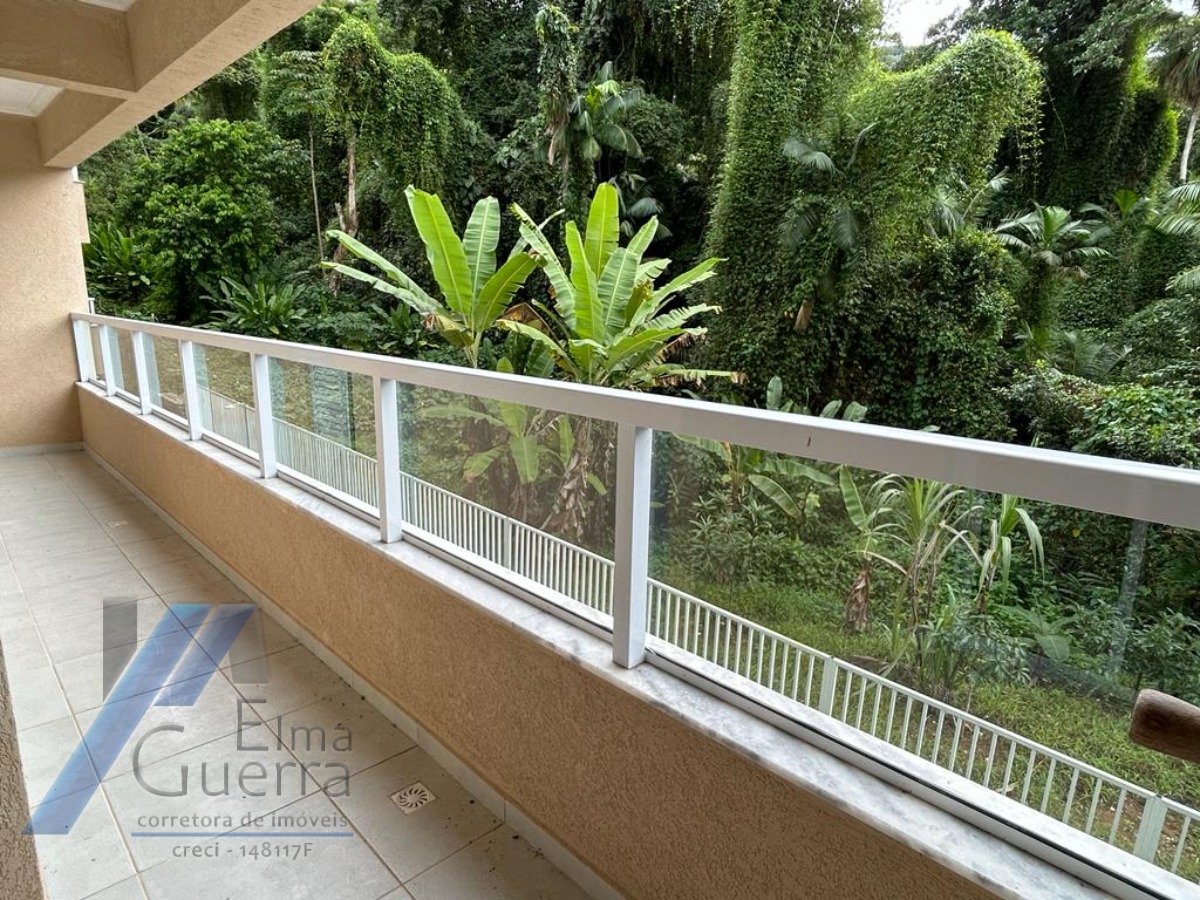 Ubatuba, Praia das Toninhas - Apartamento com 2 dormitórios sendo 01 suite a 300 metros do mar.